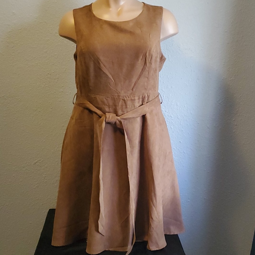 City Chic 100% polyester dress with pockets.